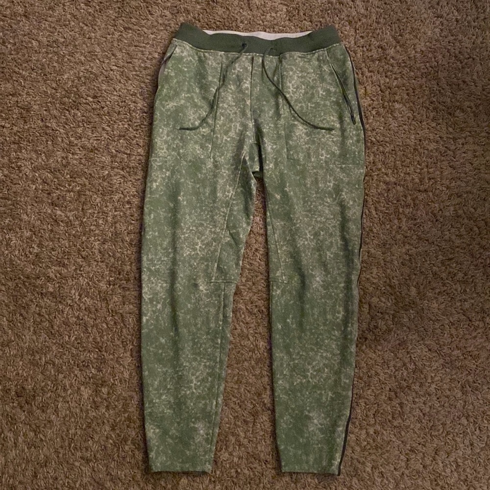 Lululemon Jogger Pants- green size large